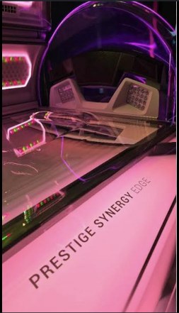 Innenraum-Detail mit Prestige Synergy Edge Schriftzug