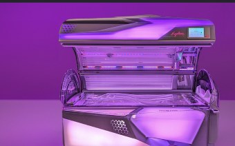 Ergoline Prestige Edge in violettem Studioambiente